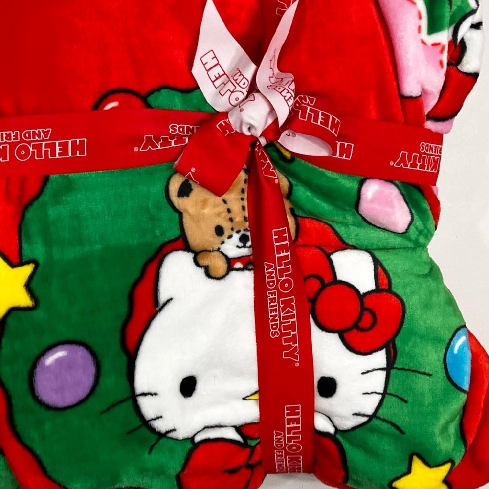 Hello Kitty Plush Blanket NEW - Picture 6 of 8